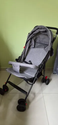 Carrinho de bebê semi novo