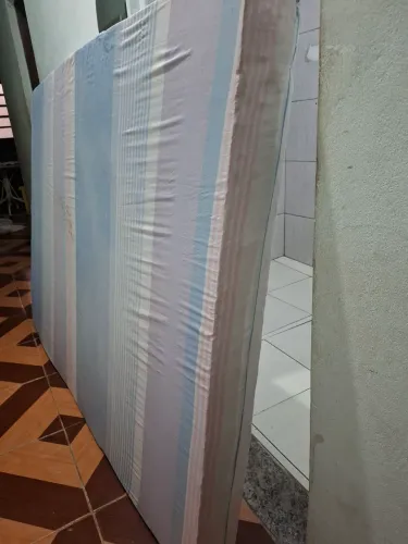 cama box de casal padrão ele é de espuma já está higienizado aceito pix 