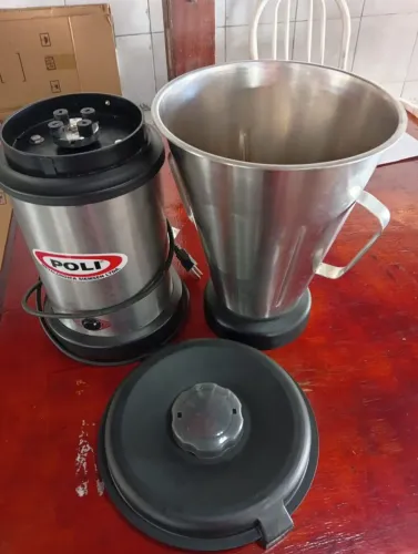 Vende se um liquidificador industrial 8 litros em perfeito estado de uso