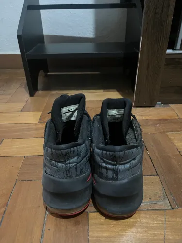 Tênis AIRMAX vermelho 
