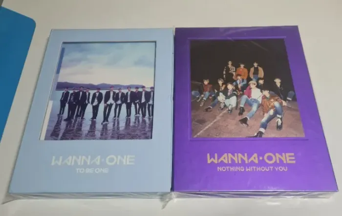 Albuns Wanna One ( NOTHING WITHOUT YOU ONE VERSION e TO BE ONE BLUE VERSION)