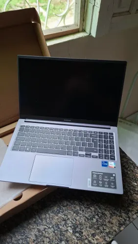 Galaxy Book4 - i7 16GB 522 SSD