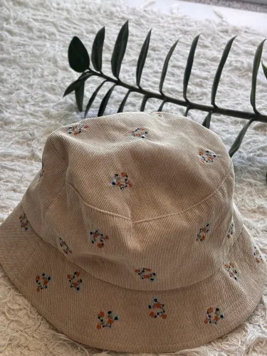   bucket Forever 21 de veludo cotelê floral