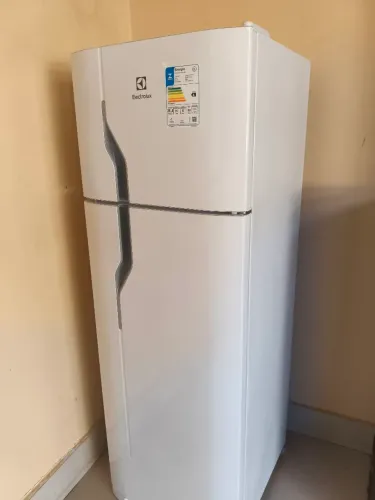 Geladeira Eletrolux 260 litros