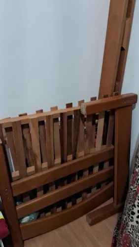 CAMA SOLTEIRO MADEIRA REFORÇADA, ÓTIMO ESTADO!
