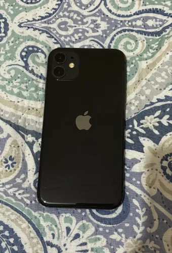iPhone 11 (precisa trocar a tela e a bateria)