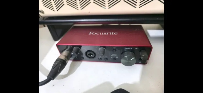 Interface áudio Focusrite 2i2