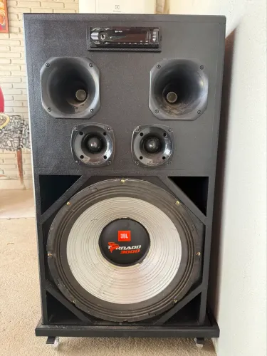 Caixa de som tornado 3000