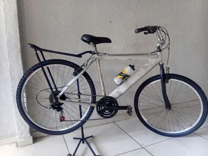 Bicicleta aro 26 reduzida. Com varias peças novas. 