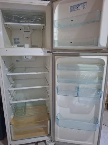 Geladeira toda boa para vende a gelo seco