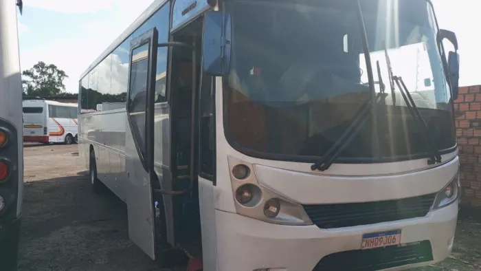 Vendo ônibus motor dianteiro 