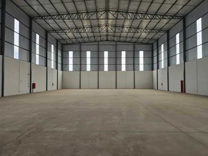 Galpão para Locação, com ótimo espaço de 1.360m², Pé direito de 12 mts, 4 docas, com excel