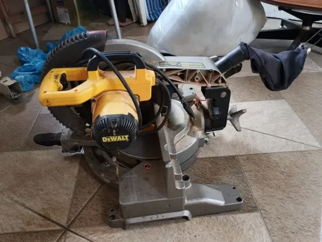 Meia esquadria Dewalt
