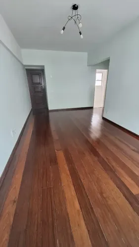 Niterói - Icaraí - Dr. Carlos Halfeld 140m² 03 qts c/armários 01 suíte