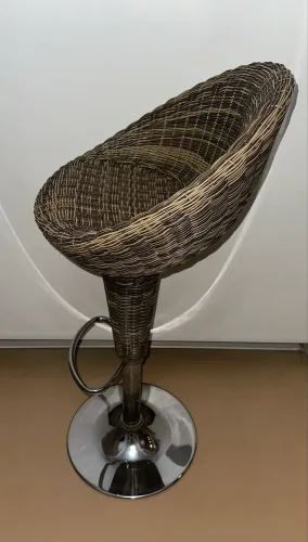 BANQUETA ALTA EM FIBRA SINTÉTICA - DESIGN MODERNO- TENHO 3 umidades