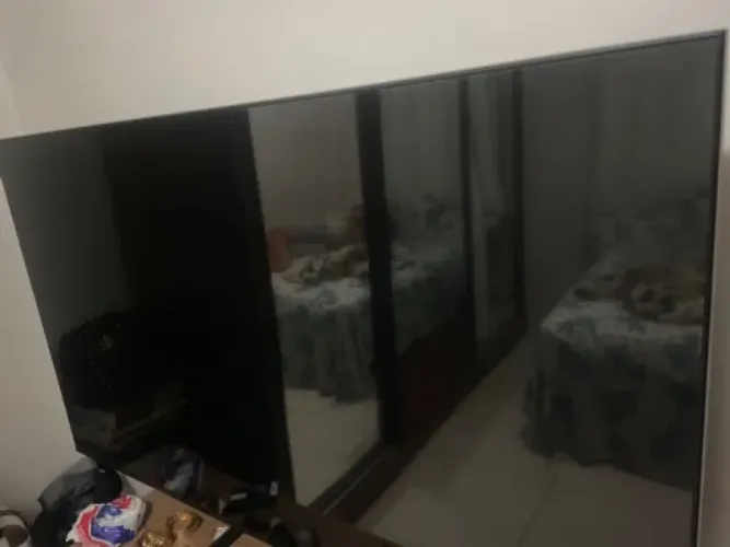 TV 60 polegadas semi nova 1.500,00