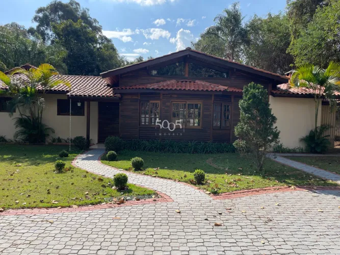 Casa de madeira à venda no condomínio Chácaras Flora em Itu, com 300m² de área construída