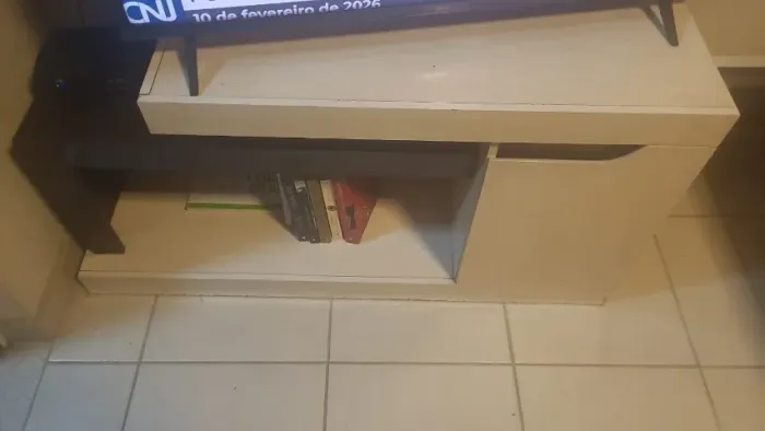 Rack para TV  fume usado com 1 porta e divisorias para net e games