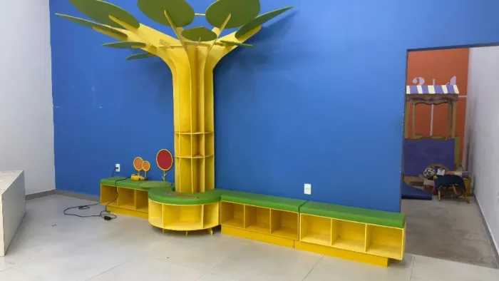 Arvore de MDF espaço infantil.