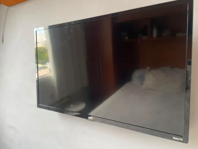 Televisão AOC usada - tela queimada