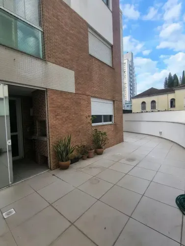 APARTAMENTO MOBILIADO COM TERRAÇO EXCLUSIVO DE 120m² | CENTRO | FLORIANÓPOLIS