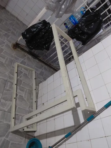 Vendo um suporte de ferro
