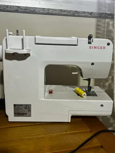 Máquina de costura singer promise