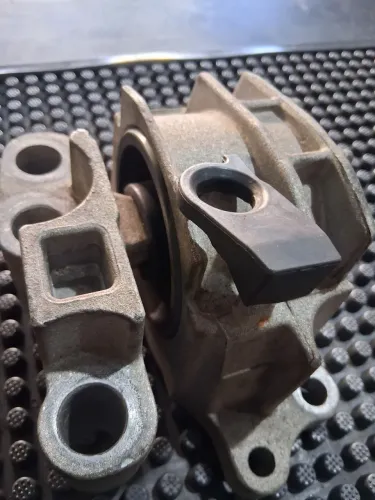 Coxim do motor da toro diesel.