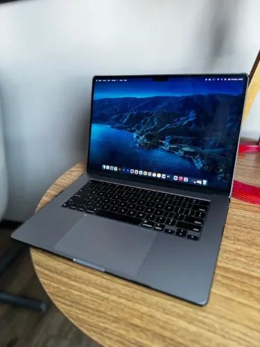 MacBook Air M3 15 | 2024 | 16GB | Estado Impecável