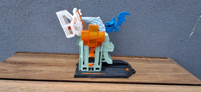 Ataque Hospital Hot Wheels