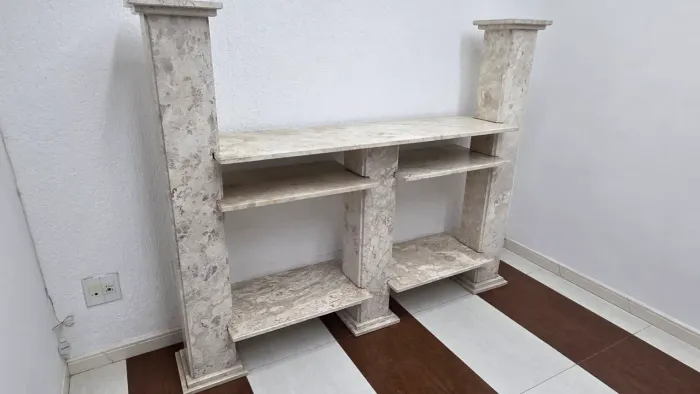 Estante de mármore