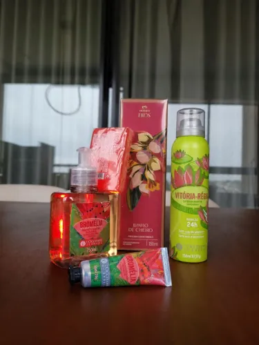 Kit Bromélia e Vindicá (LOccitane Au Brésil e Natura)