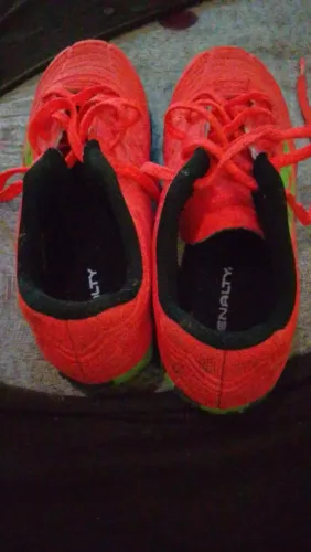 Chuteira R$100,00