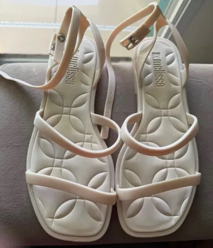 Sandália Melissa, nova, tamanho 37