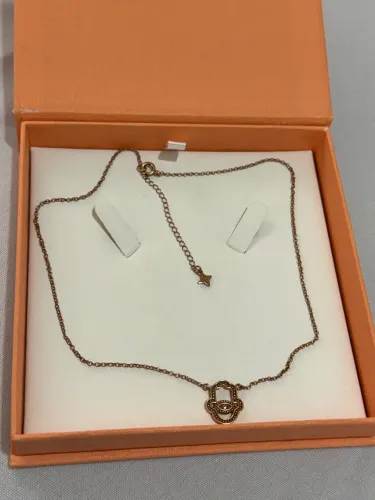 colar vivara com pingente hamsa