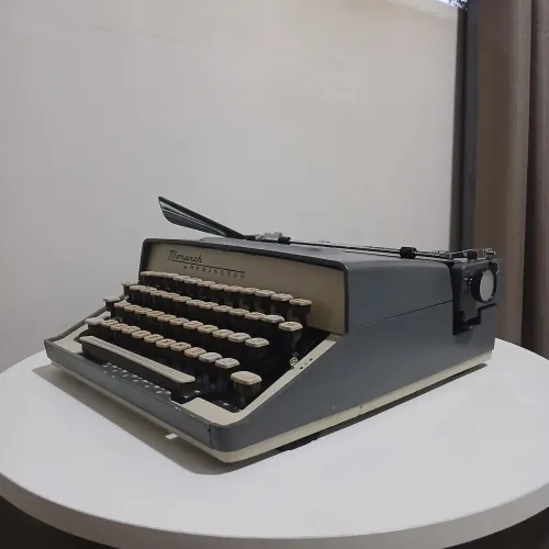 Máquina de escrever Remington Monarch