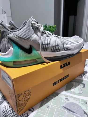 Tênis nike Lebron Witness 7