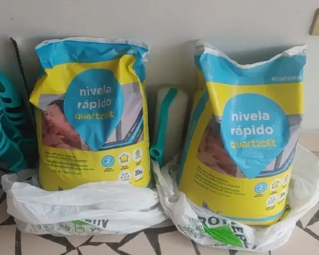 Argamassa Autonivelante Interno 20kg Cinza Nivela Rápido Quartzolit - METADE DO PREÇO!!!