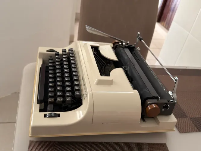 Máquina de Datilografia Remington 22