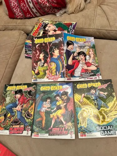Lote de revistas Turma da Mônica jovem e Chico Bento moço
