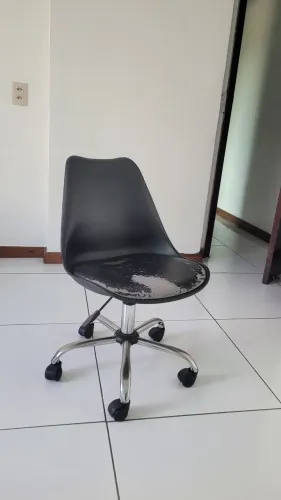 CADEIRA COM RODINHAS