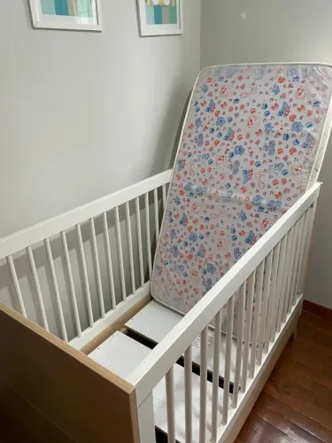 Conjunto infantil de Berço Americano com colchão + Cômoda com 3 gavetas 