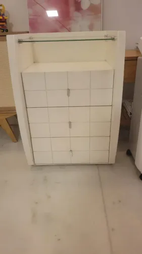 Mesa de Cabeceira em laca Studio do Sono