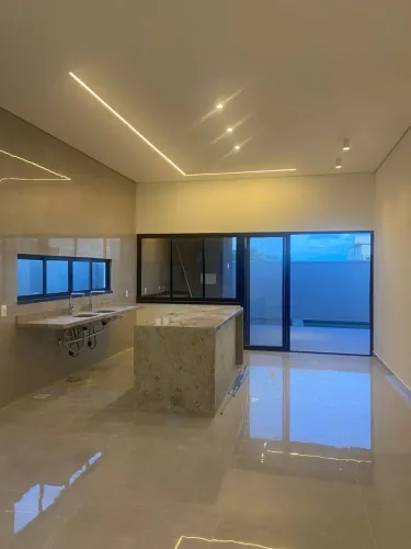 CASA PLANA PRÓXIMO A PRAÇA REF: 4706