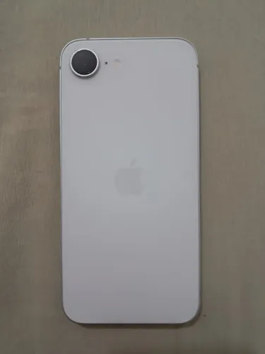 Vendo iPhone 16 e , semi novo 