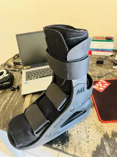 Vende-se Bota Ortopédica