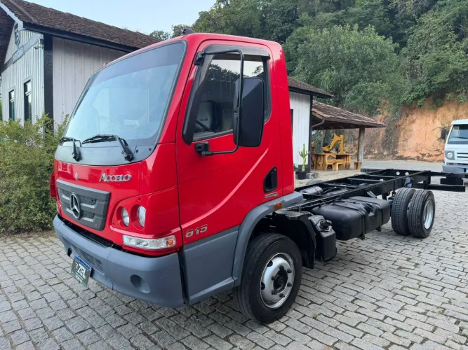MERCEDES-BENZ ACCELO 815