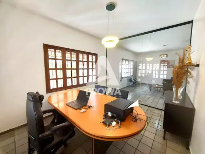Casa para aluguel com quatro quartos, 3 vagas, no Bairro Maria Auxiliadora, Petrolina