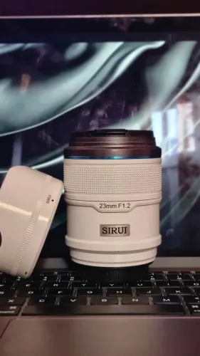 Lente Sirui 23mm f1.2 Sony