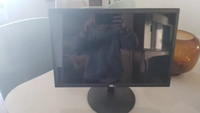 Monitor 19 Polegada Led Hd 60hz Vx190x (BASE REDONDA NÃO DA PRA REGULAR ALTURA)